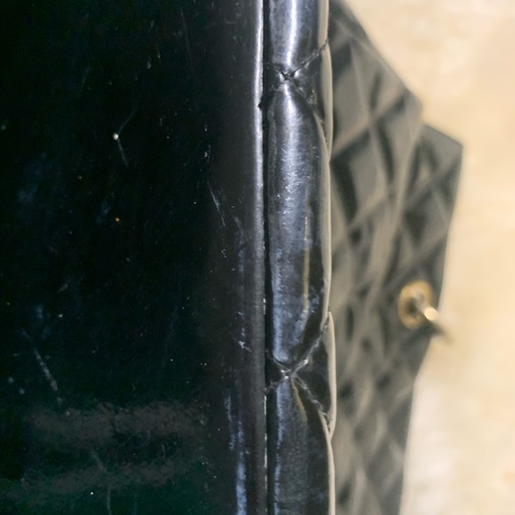 Authentic channel purse. Well use condition. Please see all the pic - Picture 6 of 15